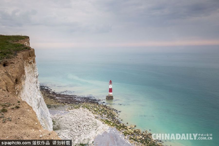 英國南部海岸迎最佳旅游季 碧海云天妝點最美海角