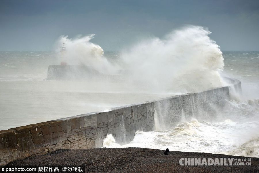 英國薩塞克斯海邊驚濤拍岸 雄宏壯觀