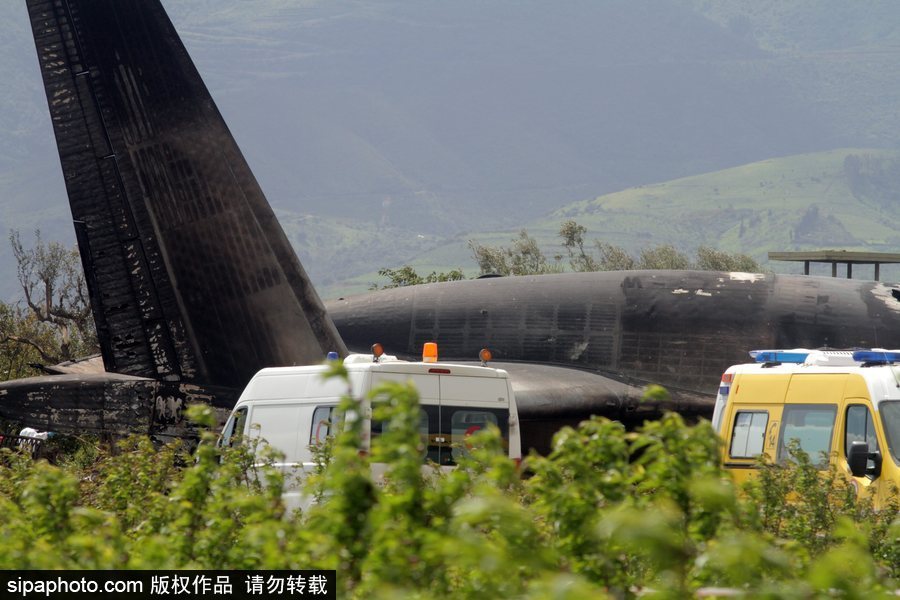 阿爾及利亞軍機墜毀257人遇難 現(xiàn)場畫面曝光