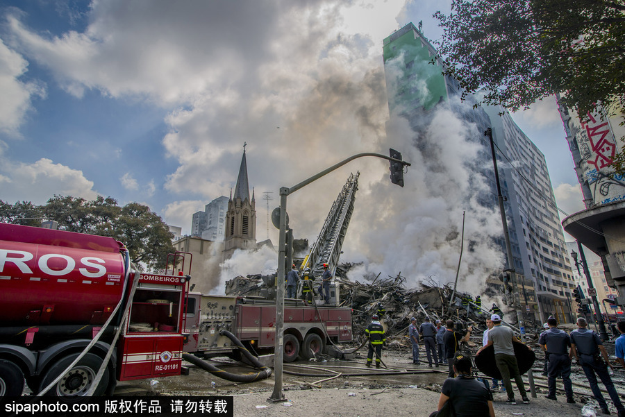 巴西圣保羅市中心24層樓建筑倒塌 至少4人失蹤