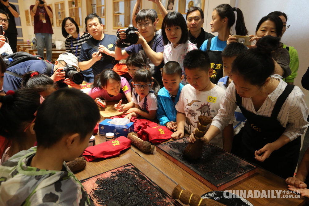 故宮文物醫(yī)院首次開(kāi)放 迎接“文化和自然遺產(chǎn)日”