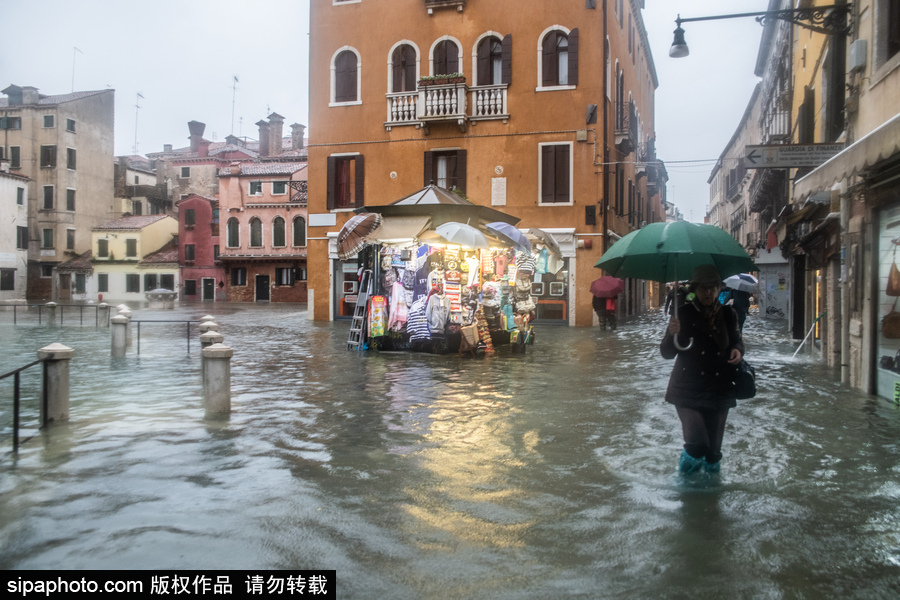 意大利：威尼斯水位暴漲出行不便 水平面最高達(dá)160厘米